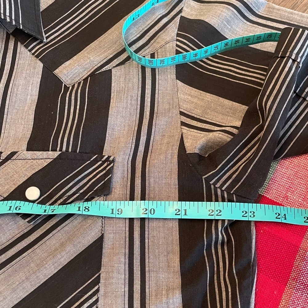 BJ-R Authentic Western Shirt Vintage Pearl Snap Size L
Great shape! - Picture 7 of 9